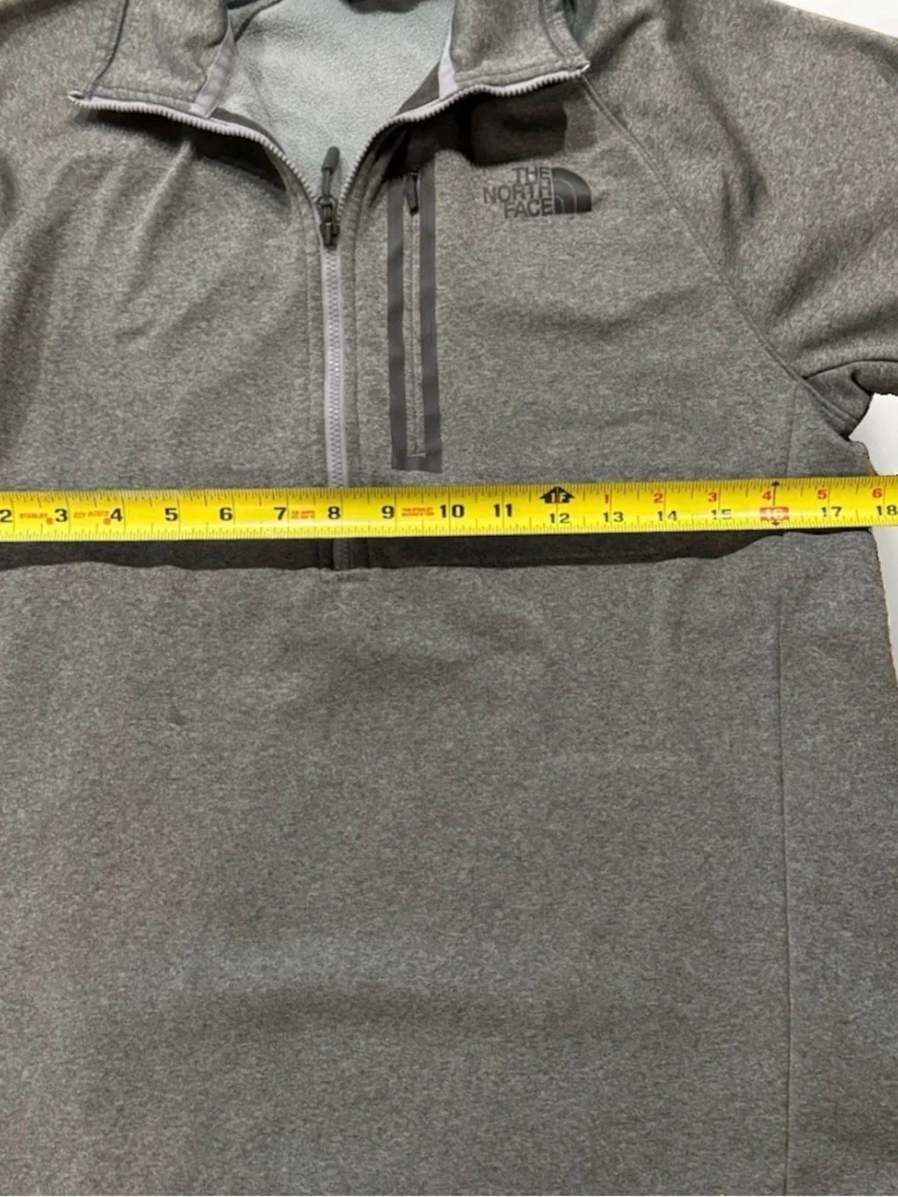 The North Face Men's Heather Gray Quarter-Zip Performance Pullover Medium.